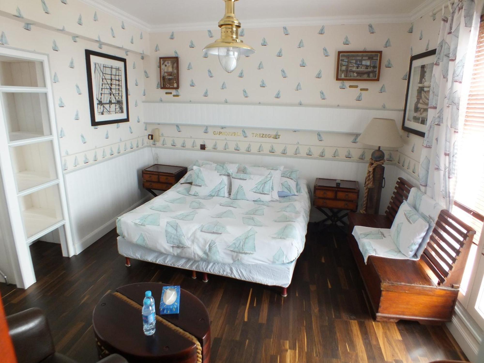Hotel - Restaurant - Salon De The Le Beausejour Tregastel Room photo
