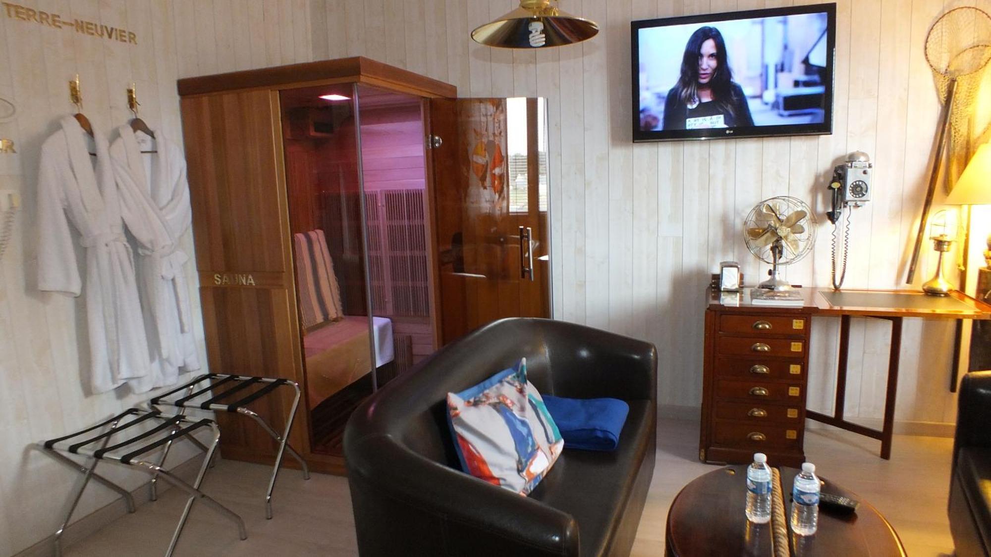 Hotel - Restaurant - Salon De The Le Beausejour Tregastel Room photo